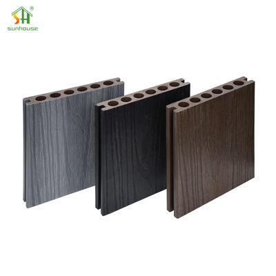 Un bon prix. Plancher de pont en WPC antidérapant résistant aux intempéries pour les planches de quai des marinas en ligne