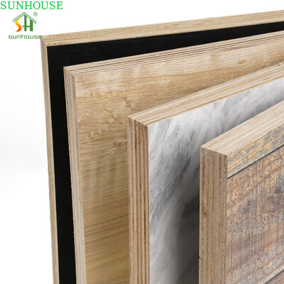 Un bon prix. Carreaux de contreplaqué revêtus de mélamine Types et qualités de peuplier d'eucalyptus de bouleau et de bois dur en ligne