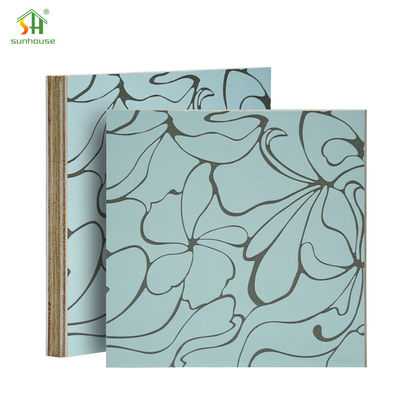 Un bon prix. Plaques de contreplaqué de mélamine réutilisables de 500 kg/m3 à 700 kg/m3 en ligne