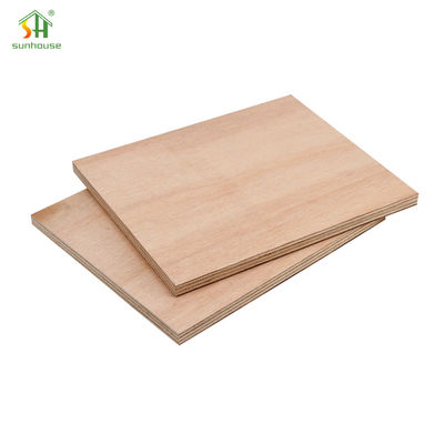Un bon prix. Panneau de contreplaqué de mélamine de contreplaqué de mélamine de preuve de termite pour l'utilisation de décoration extérieure intérieure en ligne
