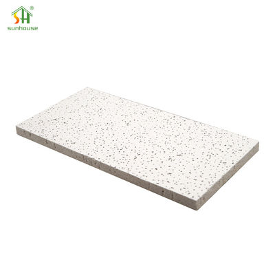 Un bon prix. Panneau acoustique évalué de tuile de plafond de fibre minérale de feu pour l'usage extérieur intérieur de décoration en ligne