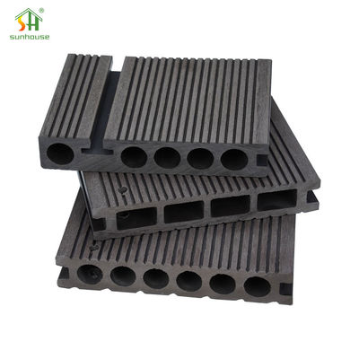 Un bon prix. Carreaux modulaires en WPC de 20 mm, revêtements de sol en WPC pour cuisine et barbecue en ligne