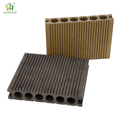 Un bon prix. Plancher de terrasse WPC en ligne