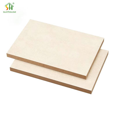 Un bon prix. Panneau MDF de mélamine résistant à l'humidité MDF, pour décoration intérieure et extérieure, utilisation en ligne