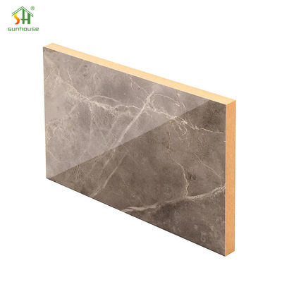Un bon prix. Panneau MDF de mélamine stratifié MDF pour utilisation en décoration intérieure et extérieure en ligne