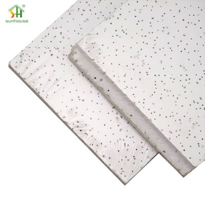 Un bon prix. Panneau de tuile de plafond en fibre minérale coupe-feu pour utilisation intérieure et extérieure de décoration en ligne