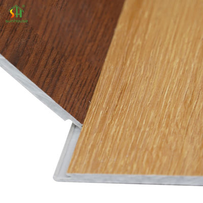 Un bon prix. Plancher de revêtement de sol en vinyle pour chambre à coucher, revêtement de sol SPC Click pour décoration intérieure et extérieure en ligne