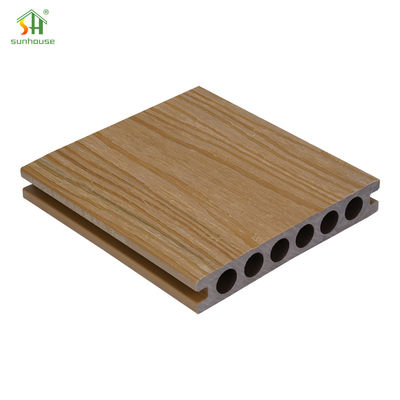 Un bon prix. Plancher de terrasse WPC en ligne