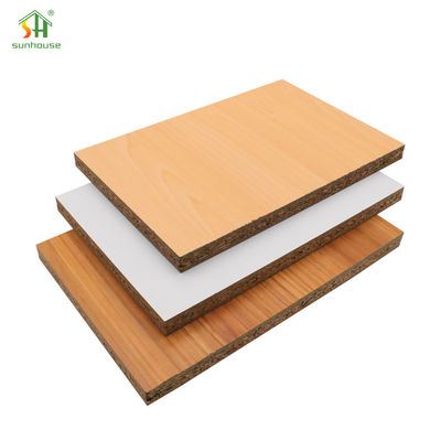 Un bon prix. Panneaux de particules de mélamine Panneau de panneaux de particules de mélamine pour utilisation de décoration extérieure intérieure en ligne