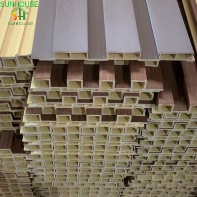 Un bon prix. Panneau mural composite bois-plastique WPC pour projet de rénovation de bâtiments résidentiels en ligne