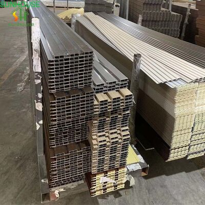 Un bon prix. Application d'application de mur extérieur d'intérieur de panneau de mur de WPC pour l'application moderne de décoration de bâtiment en ligne